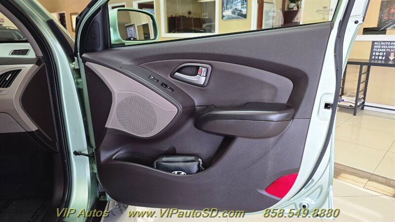 Used 2011 Hyundai Tucson Limited w/ Premium Pkg 3 FWD image 15