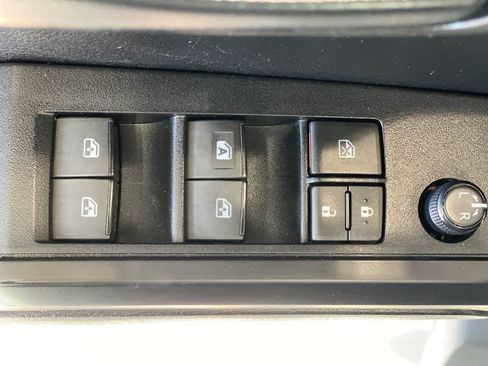 Certified 2021 Toyota Tacoma SR AWD/4WD image 16