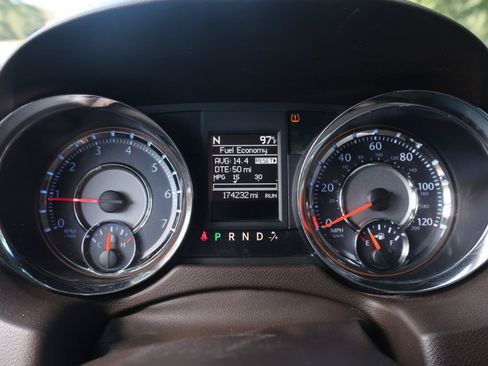 Used 2014 Chrysler Town & Country Touring FWD image 31