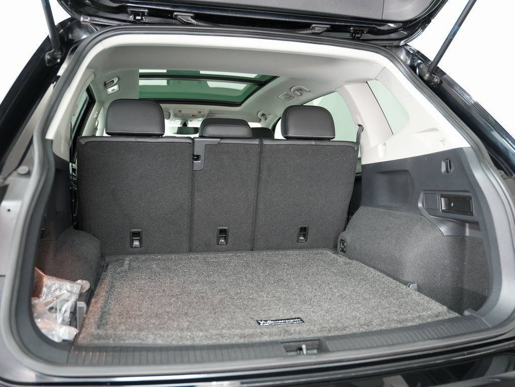 Used 2021 Volkswagen Tiguan SE w/ Panoramic Sunroof Package AWD/4WD image 35