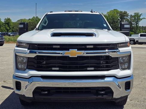 Used 2024 Chevrolet Silverado 3500 LT AWD/4WD image 8