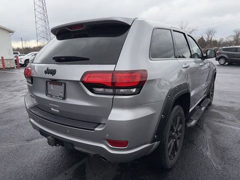 Used 2017 Jeep Grand Cherokee Altitude image 7