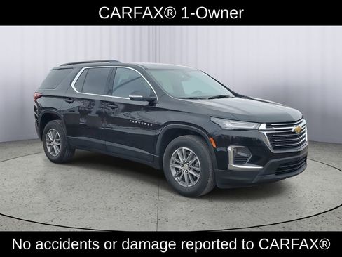 Used 2023 Chevrolet Traverse LT image 2