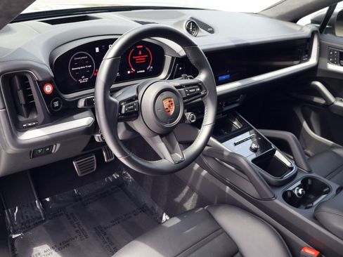 Certified 2026 Porsche Cayenne S AWD/4WD image 4
