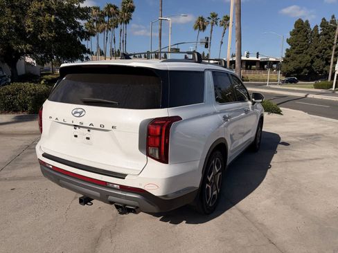 Used 2024 Hyundai Palisade SEL FWD image 4