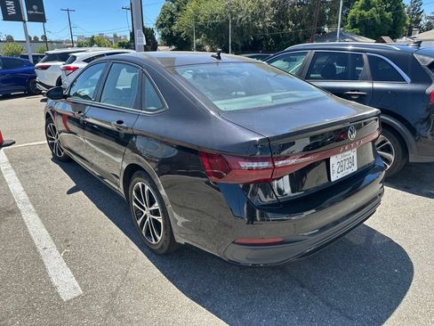 Used 2025 Volkswagen Jetta Sport FWD image 3