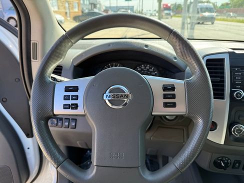 Used 2018 Nissan Frontier SV AWD/4WD image 25