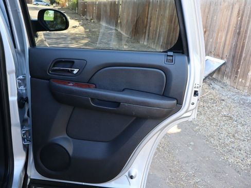 Used 2014 GMC Yukon SLT image 25