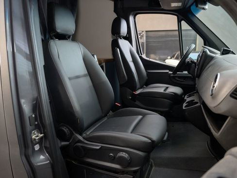 Used 2022 Mercedes-Benz Sprinter 2500 image 29