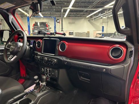 Used 2023 Jeep Wrangler Unlimited Rubicon AWD/4WD image 15
