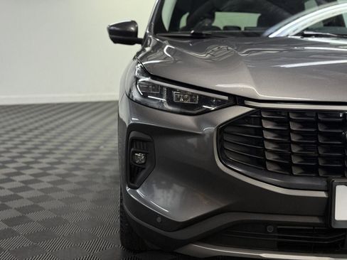 Used 2024 Ford Escape Platinum image 3