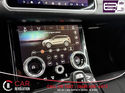 Used 2020 Land Rover Range Rover Evoque SE image 32
