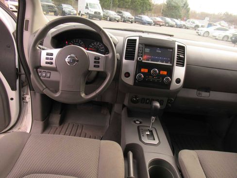 Used 2021 Nissan Frontier SV image 17