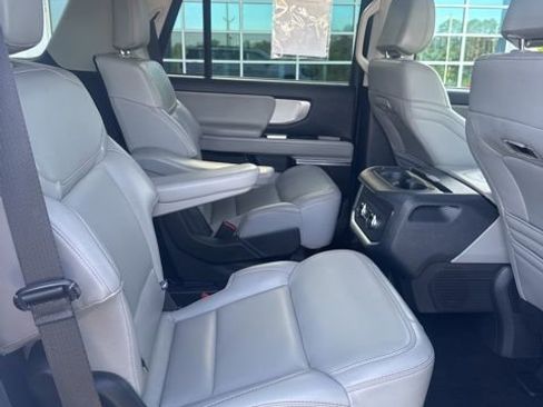 Used 2025 Ford Expedition Active AWD/4WD image 16