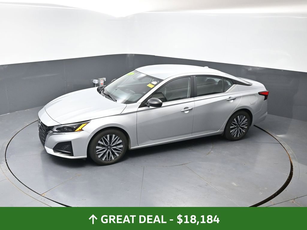 Used 2024 Nissan Altima 2.5 SV FWD image 44