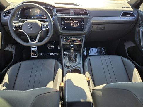 Used 2024 Volkswagen Tiguan SE R-Line image 12
