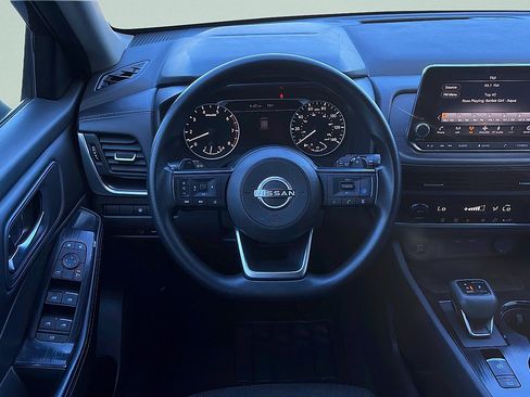 Used 2024 Nissan Rogue SV AWD/4WD image 10