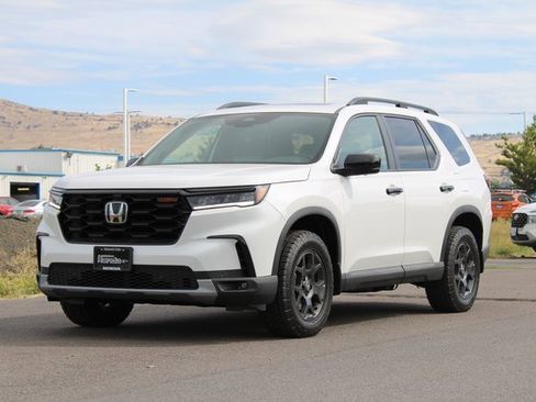 New 2025 Honda Pilot TrailSport image 8