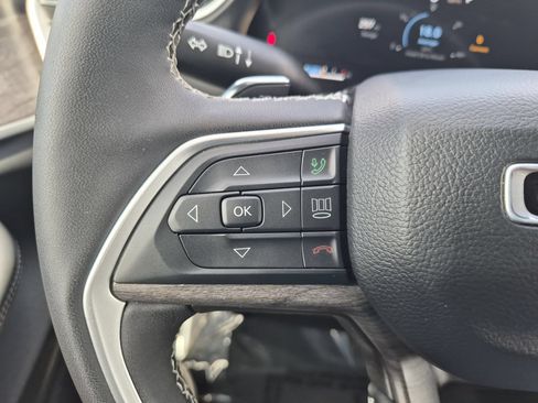 Used 2024 Jeep Grand Cherokee Limited w/ Black Appearance Package AWD/4WD image 14