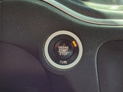 Used 2017 Dodge Charger SXT image 16