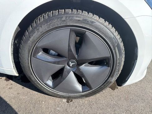 Used 2023 Tesla Model 3 Standard Range image 2