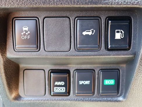 Used 2018 Nissan Rogue SV AWD/4WD image 38