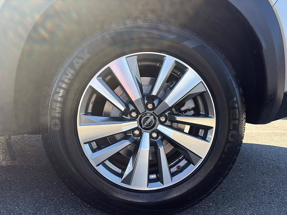 Certified 2025 Nissan Pathfinder SL FWD image 10