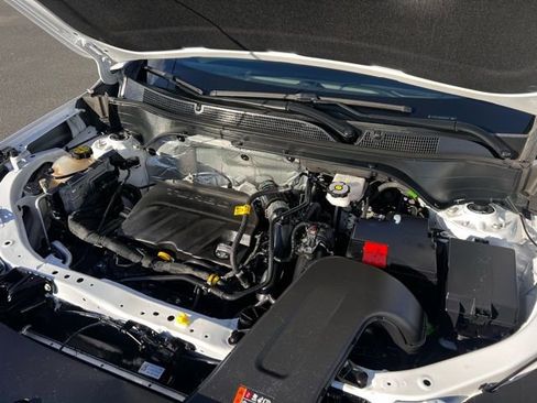 Certified 2024 Chevrolet Trax RS w/ Sunroof Package image 26