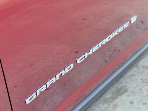 Used 2025 Jeep Grand Cherokee Laredo X w/ Luxury Tech Group I RWD image 9
