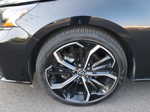 Used 2024 Nissan Altima 2.5 SR FWD image 9