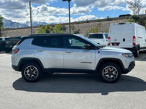 Certified 2025 Jeep Compass Trailhawk AWD/4WD image 9