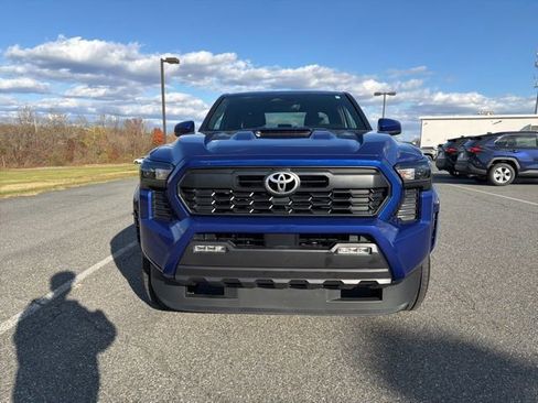 Used 2024 Toyota Tacoma TRD Sport image 3
