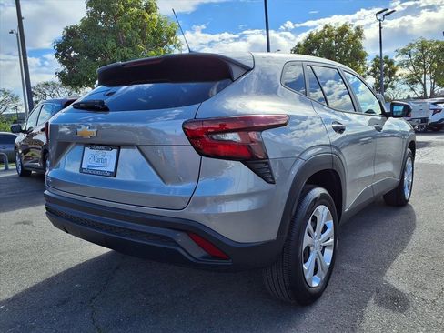 Used 2025 Chevrolet Trax LS image 21