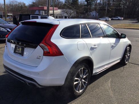 Used 2015 Volvo V60 T5 Cross Country image 5