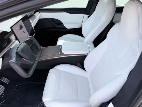 Used 2023 Tesla Model X image 4