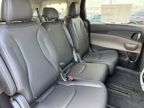 New 2026 Kia Carnival EX FWD image 22