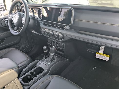 New 2025 Jeep Gladiator Sport image 9