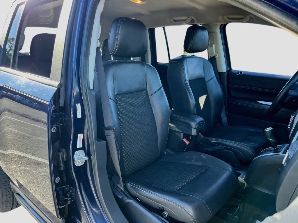 Used 2014 Jeep Compass Latitude FWD image 25