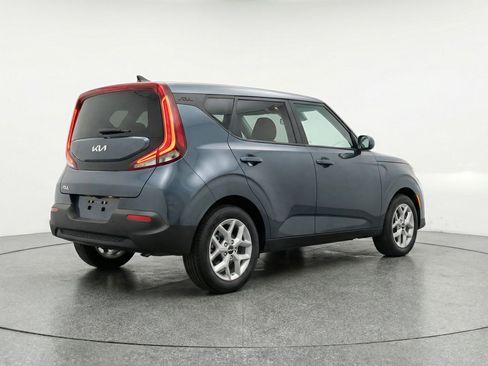 Used 2025 Kia Soul LX w/ LX Technology Package FWD image 9