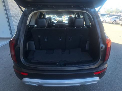Used 2022 Kia Telluride LX image 16