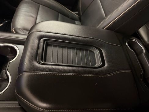 Used 2022 GMC Yukon SLT w/ SLT Luxury Package image 18