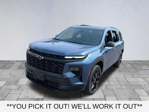 Used 2025 Chevrolet Traverse RS FWD image 3