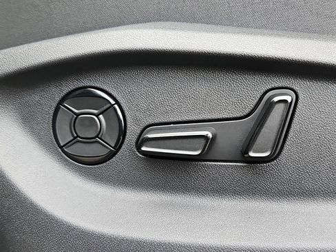 New 2026 Volkswagen Tiguan SE R-Line AWD/4WD image 16