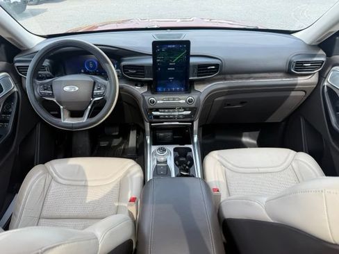 Used 2020 Ford Explorer Platinum w/ Premium Technology Package AWD/4WD image 21