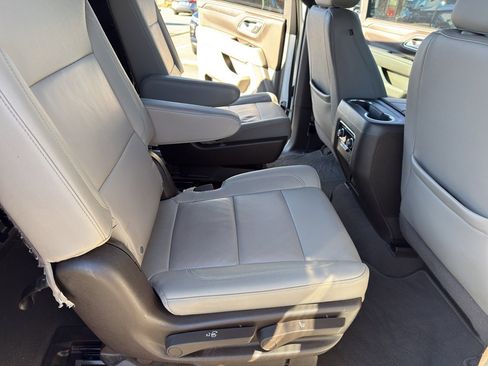 Used 2022 Chevrolet Suburban LT w/ Luxury Package image 32