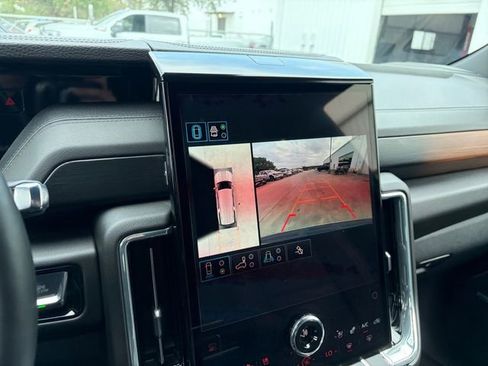 Certified 2025 GMC Yukon XL Denali AWD/4WD image 11