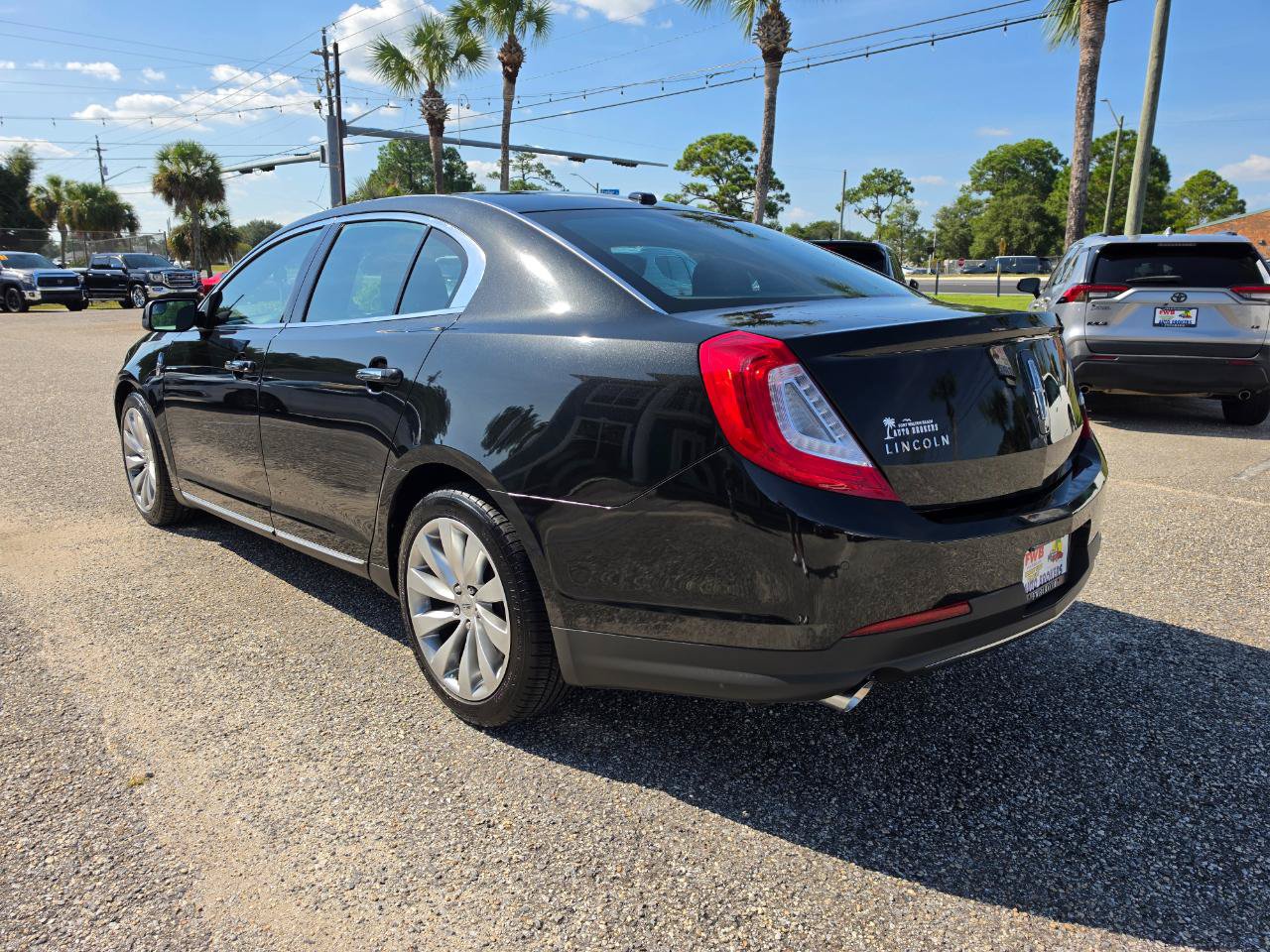 Used 2013 Lincoln MKS FWD image 3