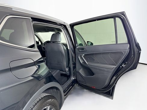 Used 2024 Volkswagen Tiguan SE image 29