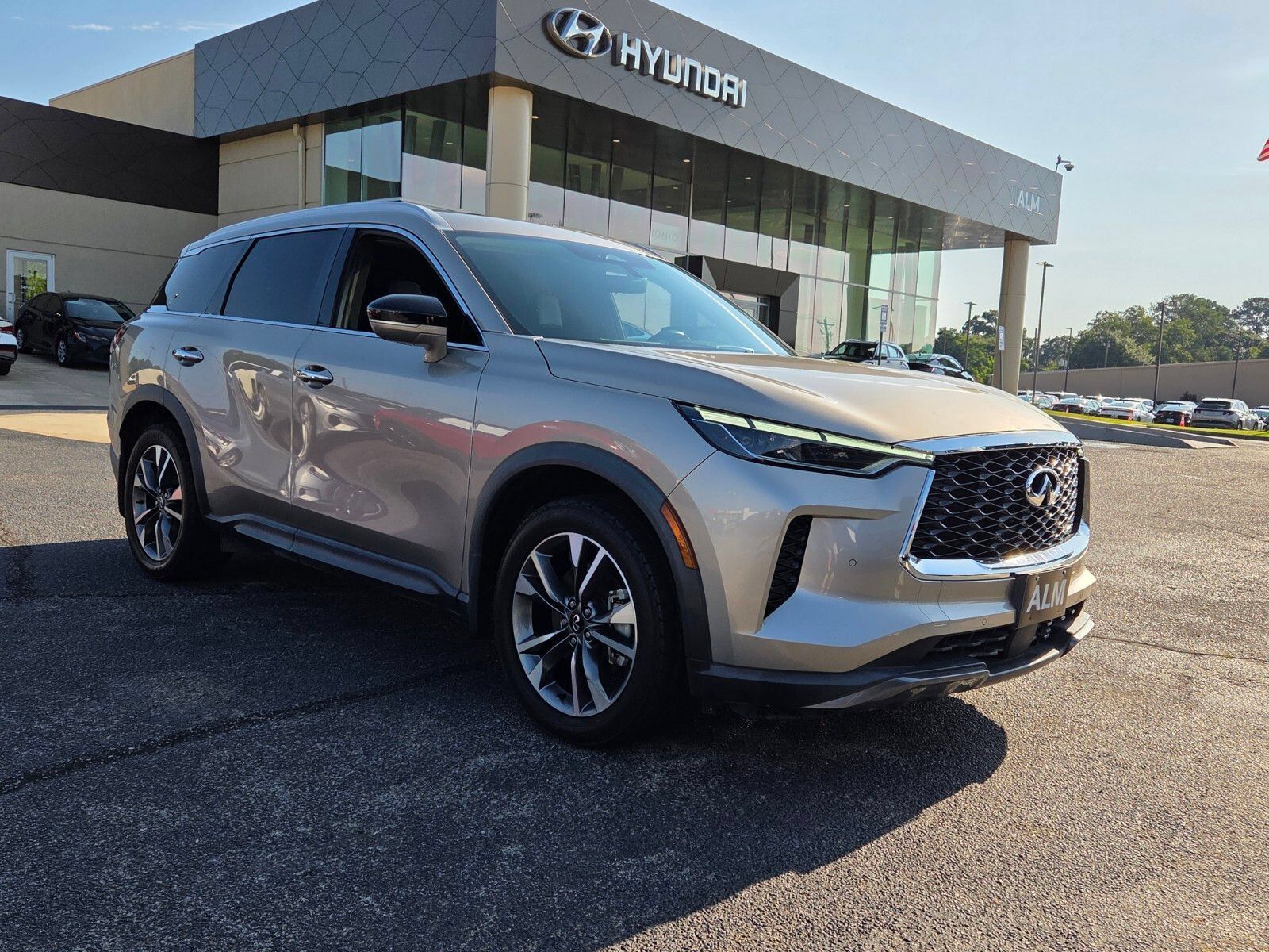 Used 2022 INFINITI QX60 Luxe w/ Vision Package FWD image 1