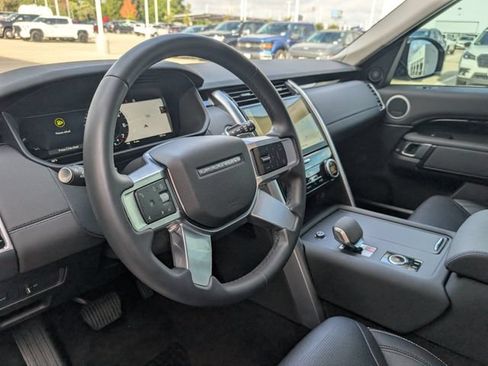 Used 2024 Land Rover Discovery S AWD/4WD image 9